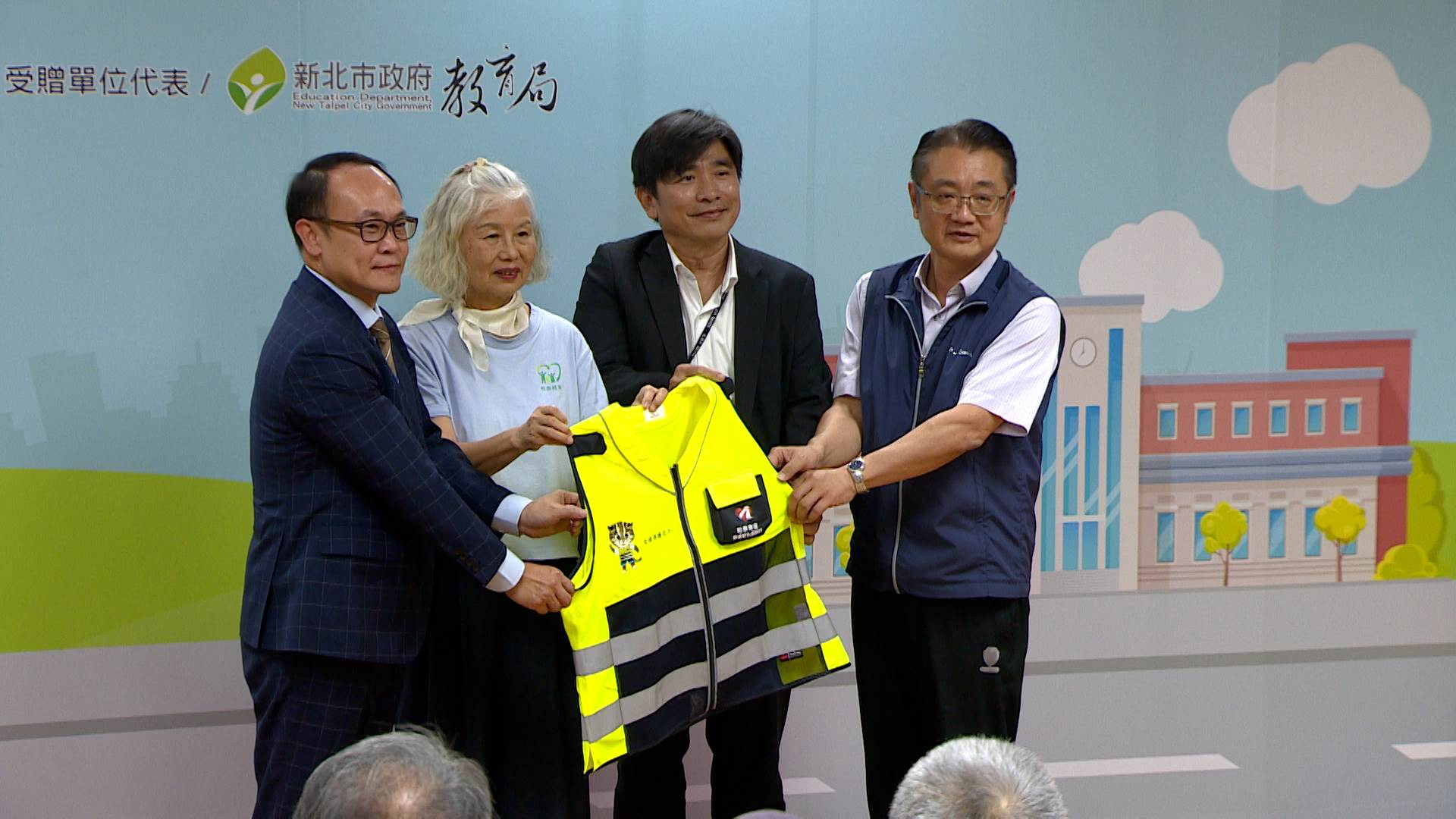 志工裝備捐贈計畫，累積至今年已達14萬套（圖／東森新聞）