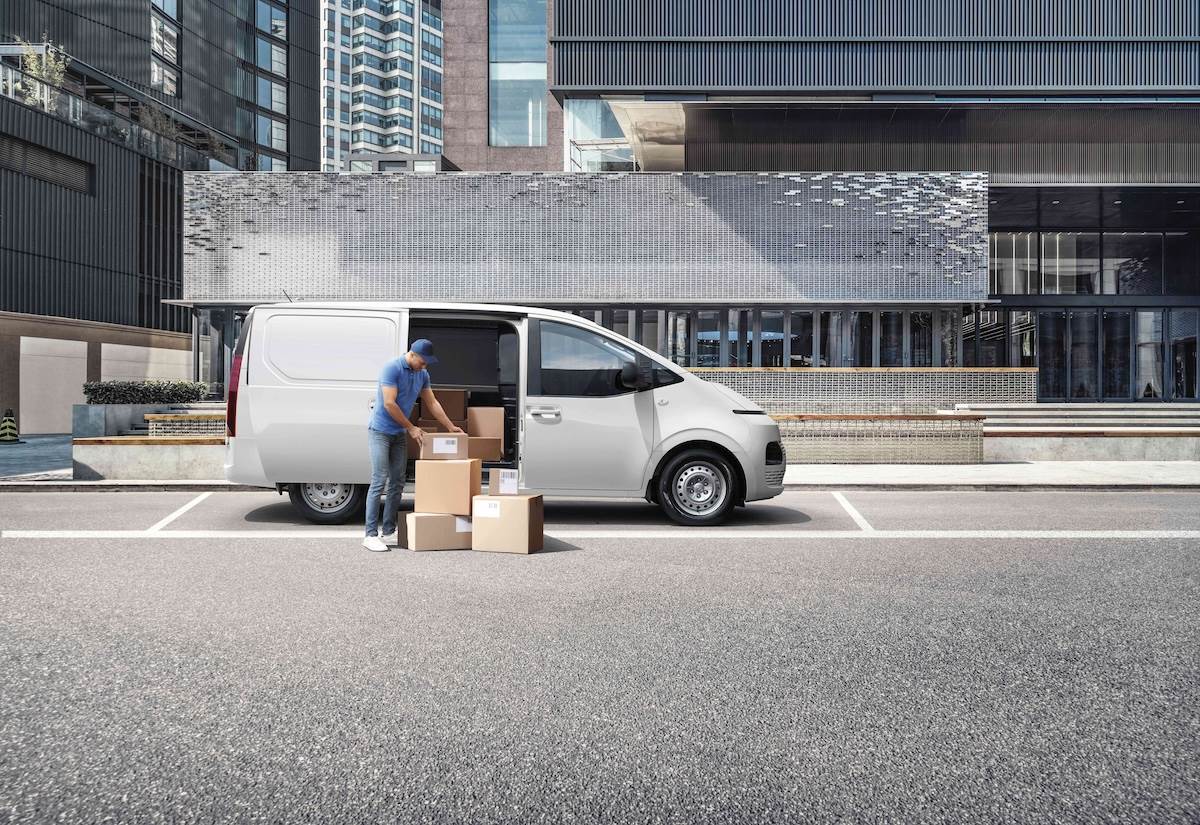 車內高度達1,436mm，並標配雙側滑門，能從左右兩側快速上下貨物。（圖／南陽實業提供）