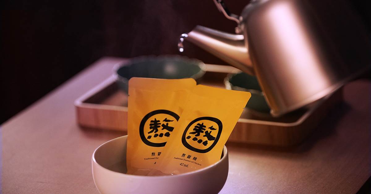 老協珍始終堅持對品質的承諾，以百年獨家熬工法深層萃取營養精華，造就口碑與信賴。