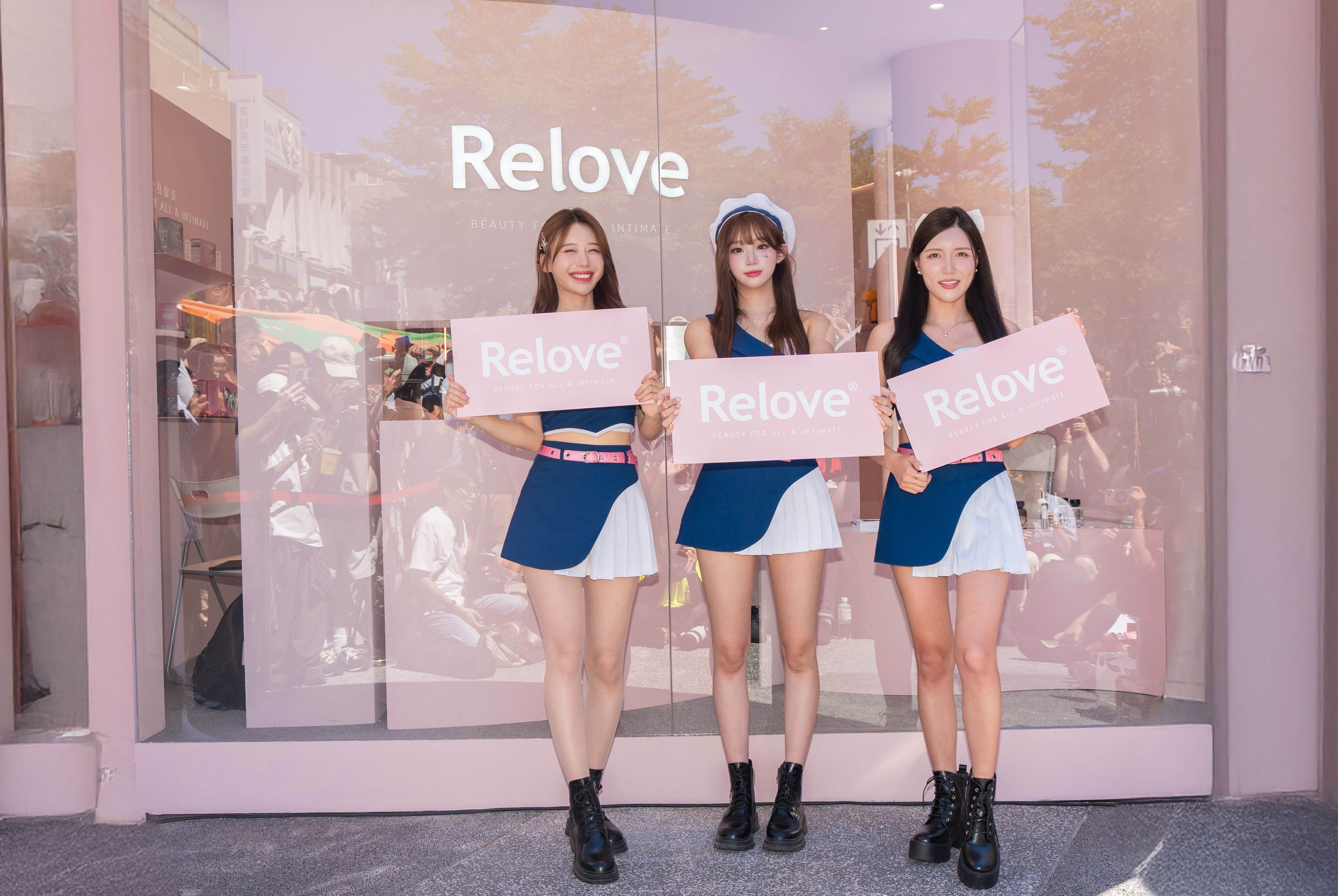 Relove 中山快閃店【外泌體保養系列】一日店長活動_ 「夢幻三本柱」合影──(左)李雅英、