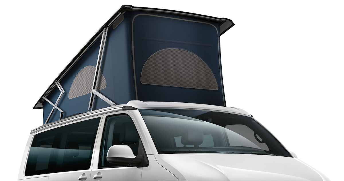 米白灰或漠地棕車色搭配星空藍升降車頂帳篷。(圖/台灣福斯商旅提供)