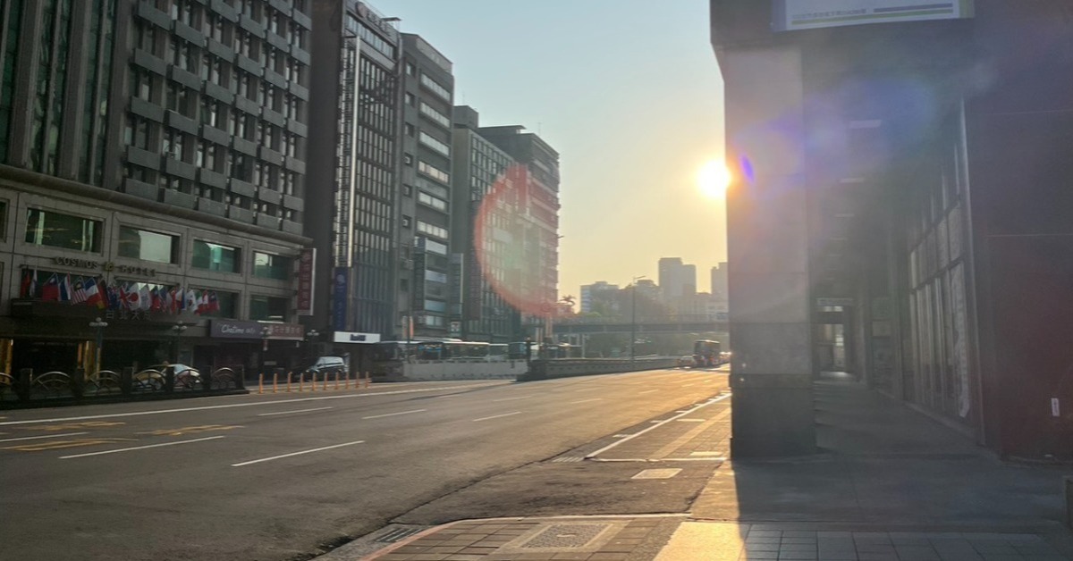 今天未降雨時高依舊溫炎熱，山區注意午後陣雨。（圖／東森新聞）