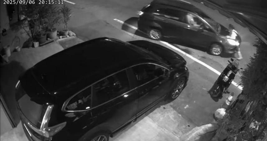 吳姓女子趴在王男引擎蓋上避免他離開，王男竟猛踩油門，將她拖行輾斃。（圖／翻攝畫面）