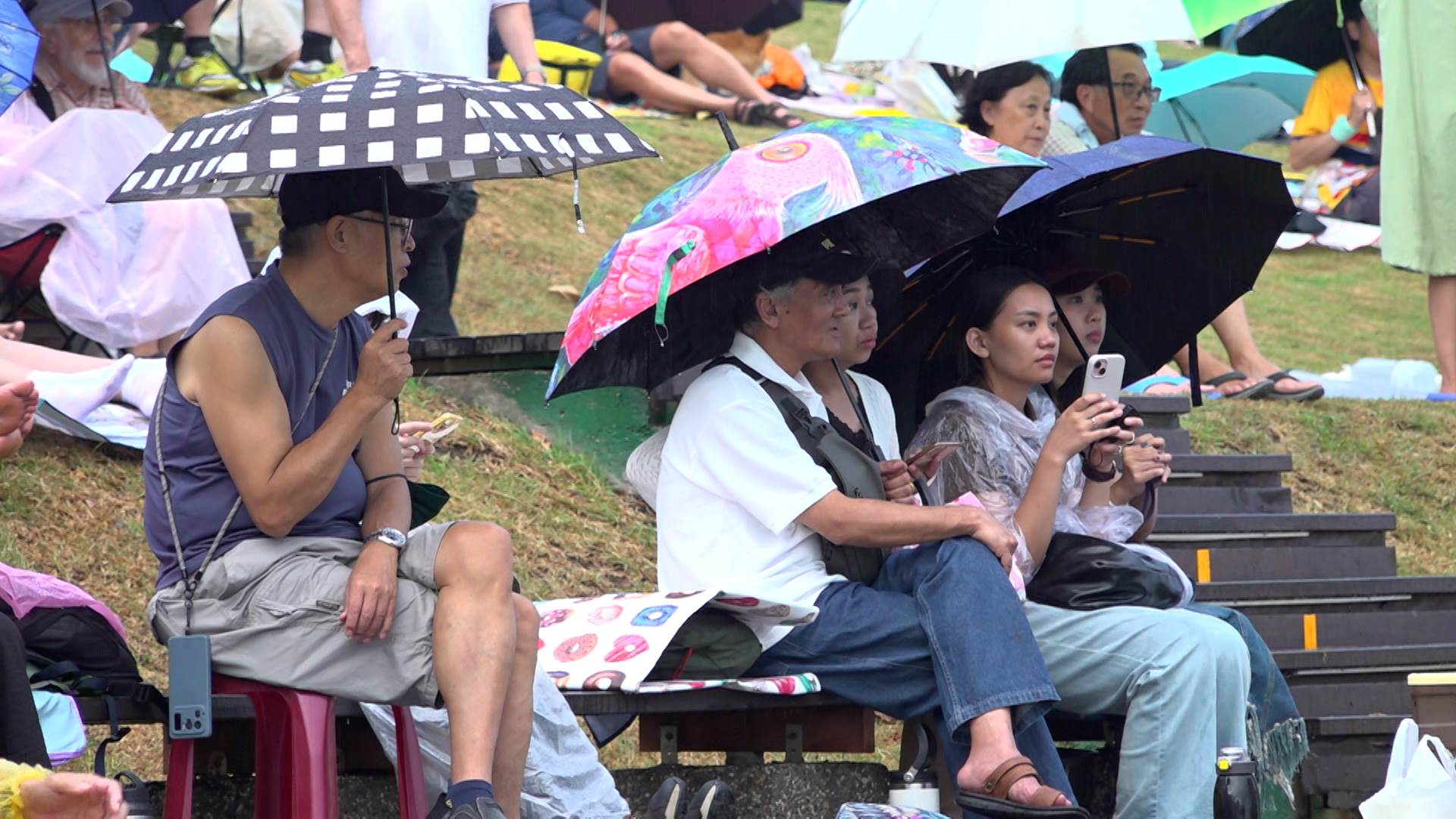 現場還有音樂活動讓民眾大飽耳福。（圖／東森新聞）