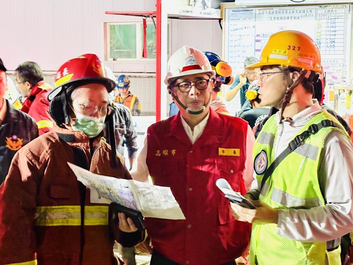 高雄市長陳其邁抵達興達電廠火警事故現場。（圖／陳其邁臉書）