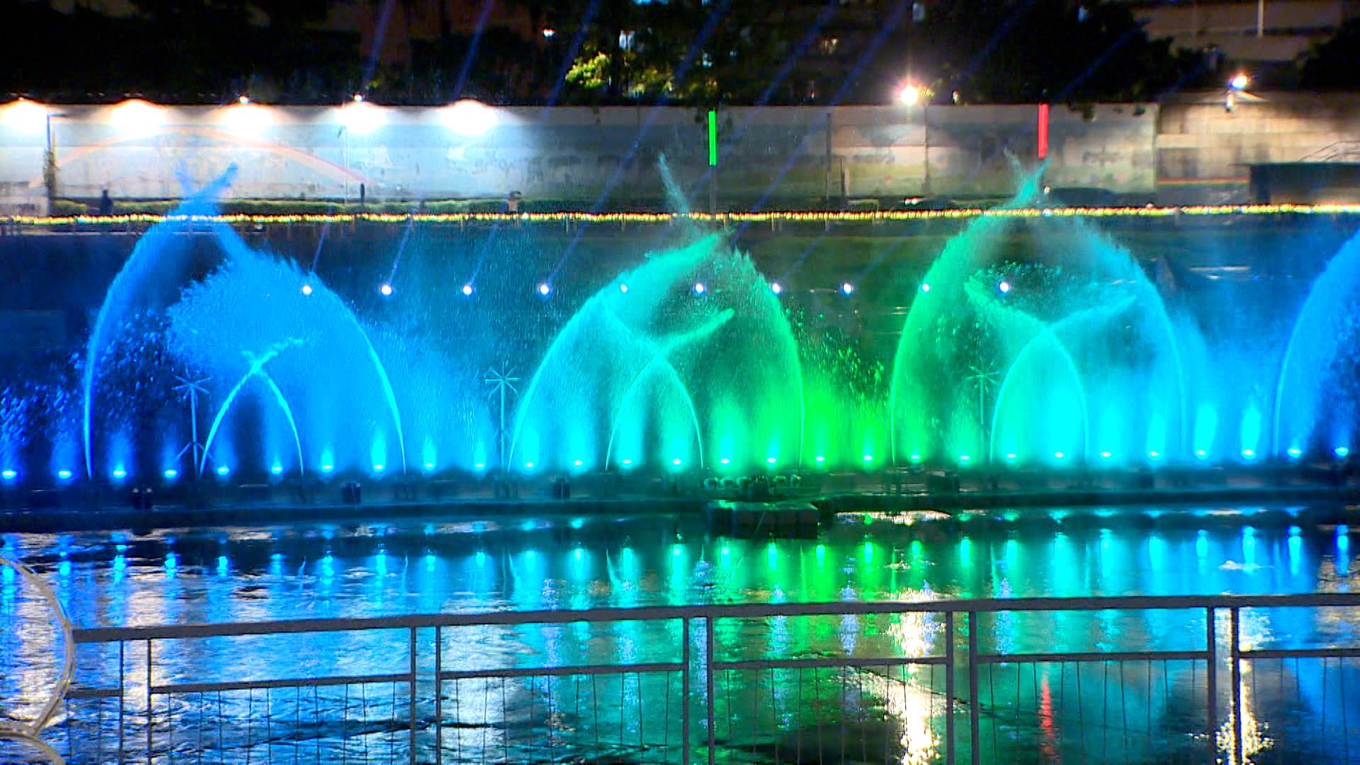 活動期間每晚每30分鐘都有水舞展演，搭配週末不同主題精彩表演，要讓民眾感受絢麗水舞與主題活動的雙重魅力。（圖／東森新聞）