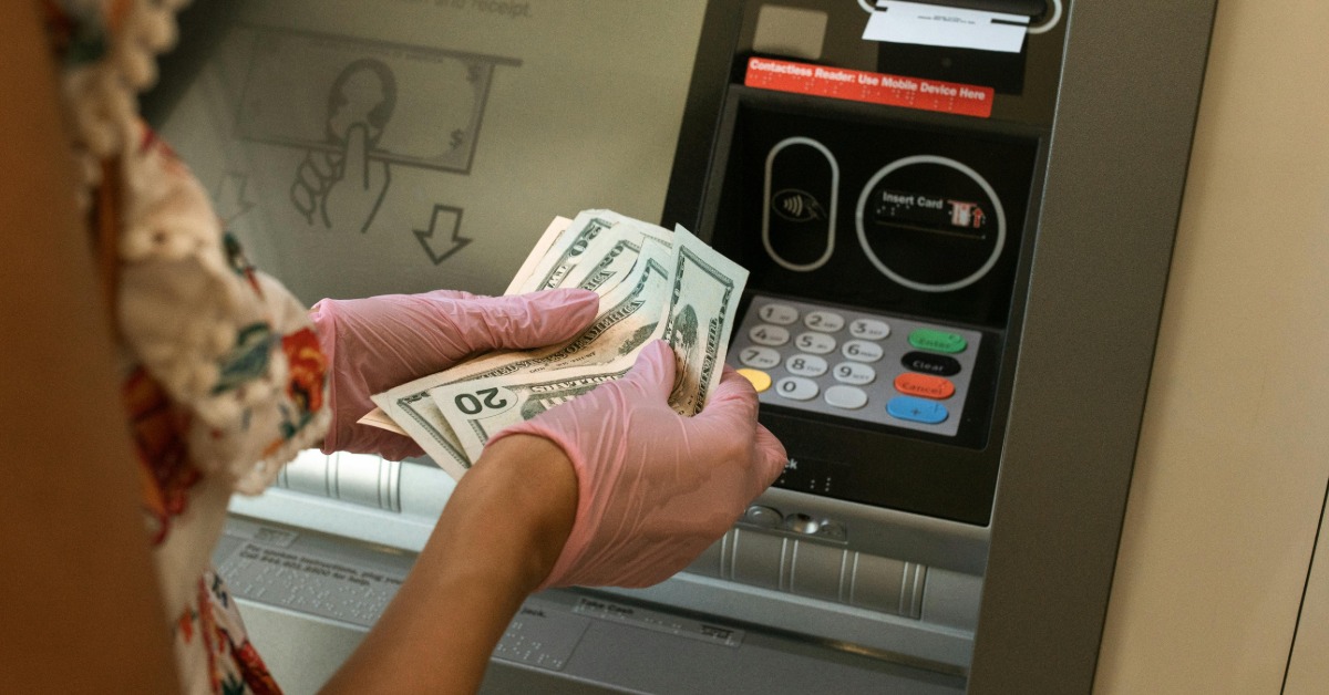 兆豐銀防詐新招！今起ATM提款消費下修至10萬