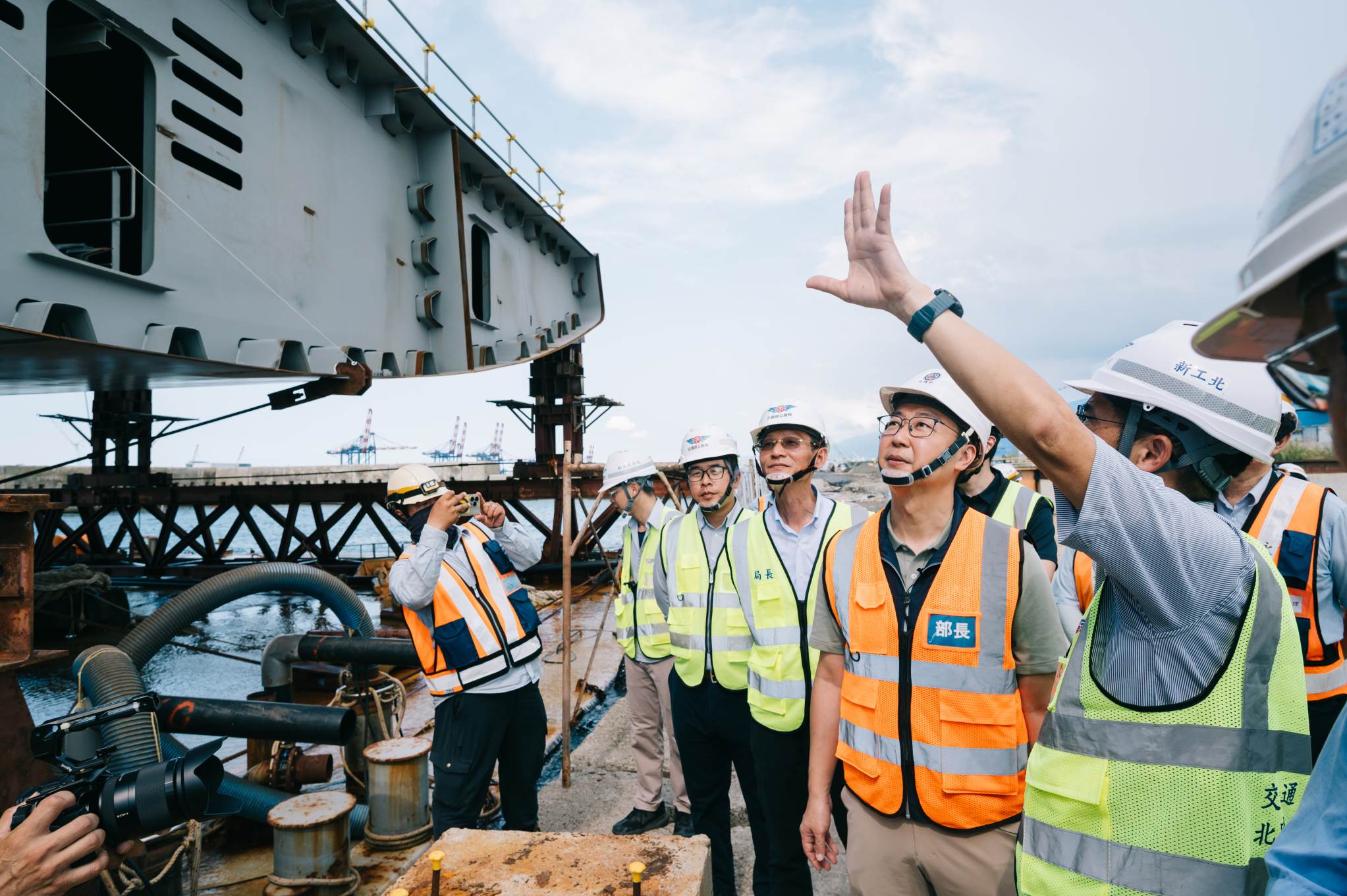 交通部長陳世凱5度視察淡江大橋工程進度。翻攝畫面