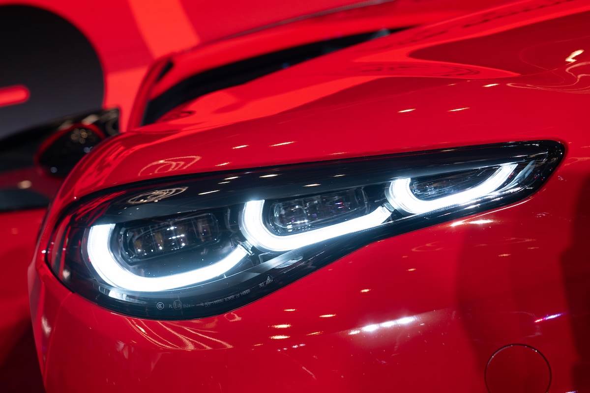 致敬SZ Zagato與Proteo概念車的三葉型LED主動式矩陣頭燈。（圖／林昱丞攝影）