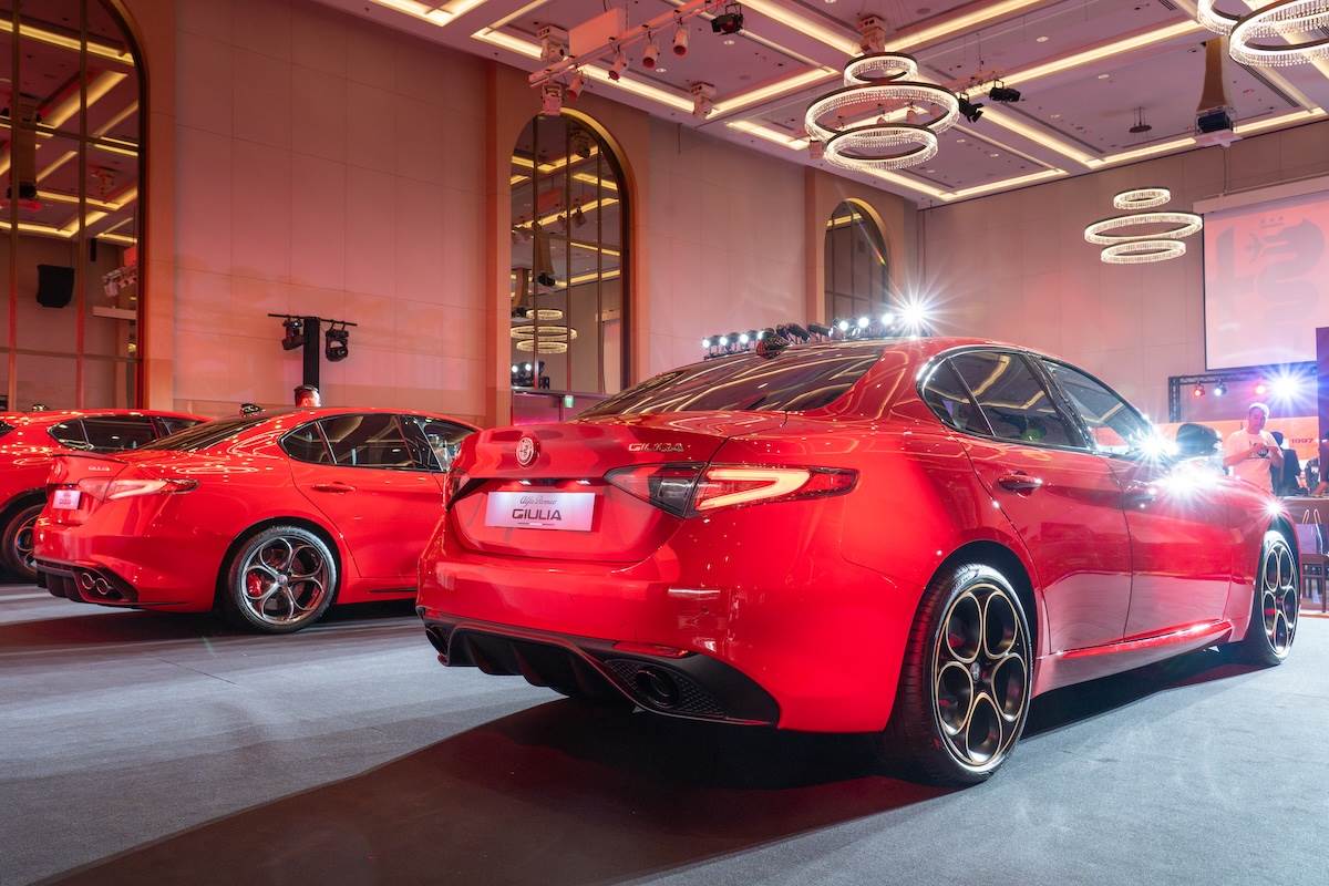 Giulia車身輪廓強調低伏與流線身段，展現運動轎跑的優雅與敏捷。（圖／林昱丞攝影）