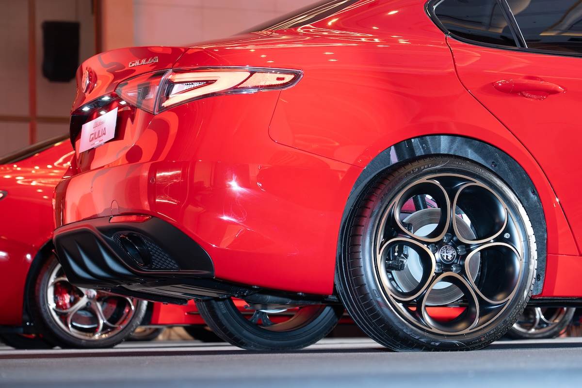 高規的Intensa擁有專屬19吋琉金五環競化鋁圈。（圖／林昱丞攝影）