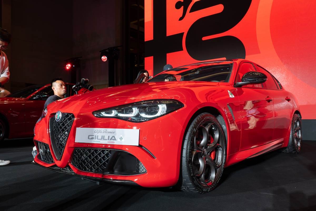 外觀以大量碳纖維輕量化套件設定，全方位呼應源自賽道的性能血統。（圖／林昱丞攝影）