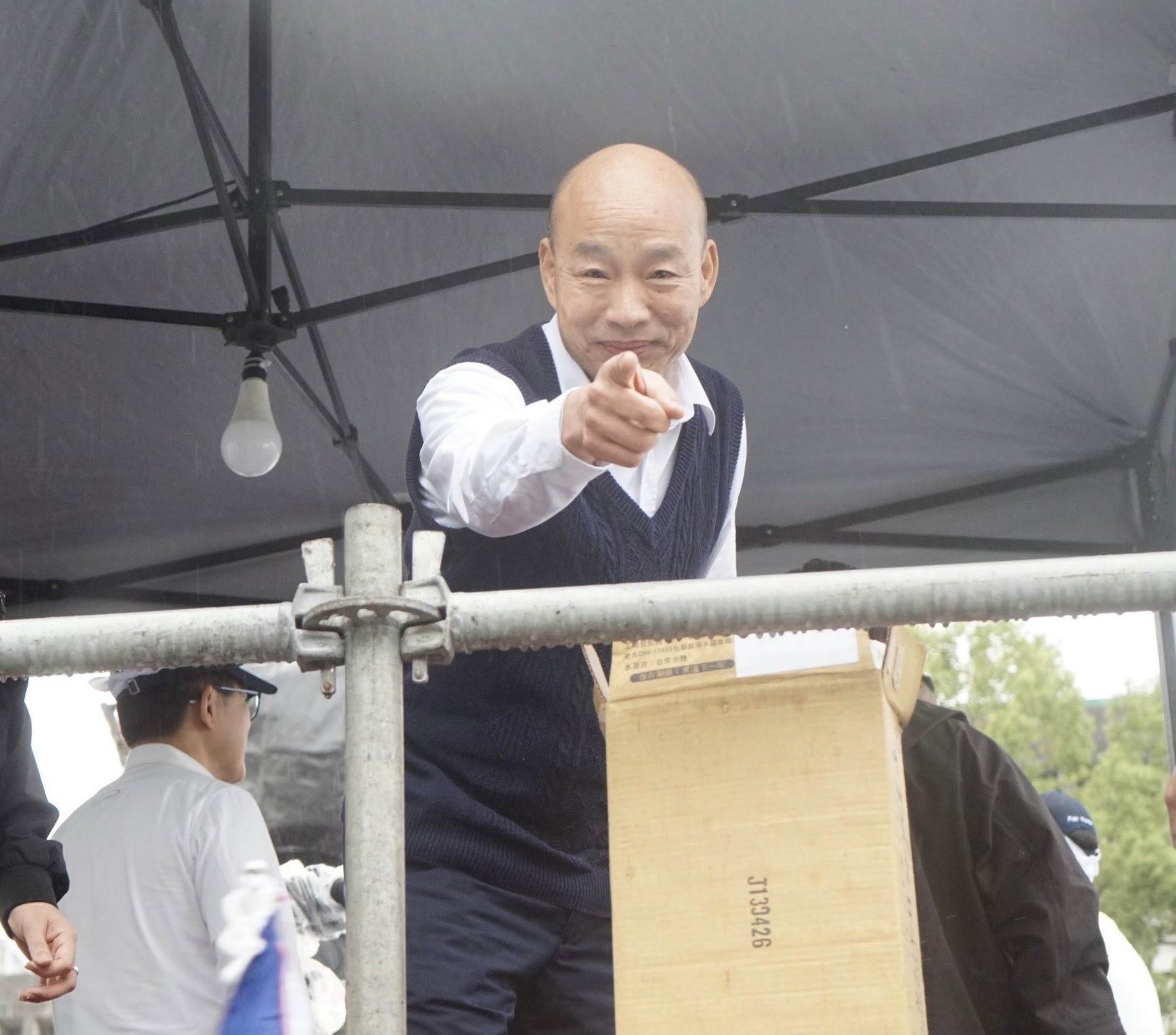 張亞中說，眼下大家都在拱盧秀燕，但不該否定韓國瑜或其他優秀黨員同志參選的可能性。（圖／翻攝自韓國瑜臉書）