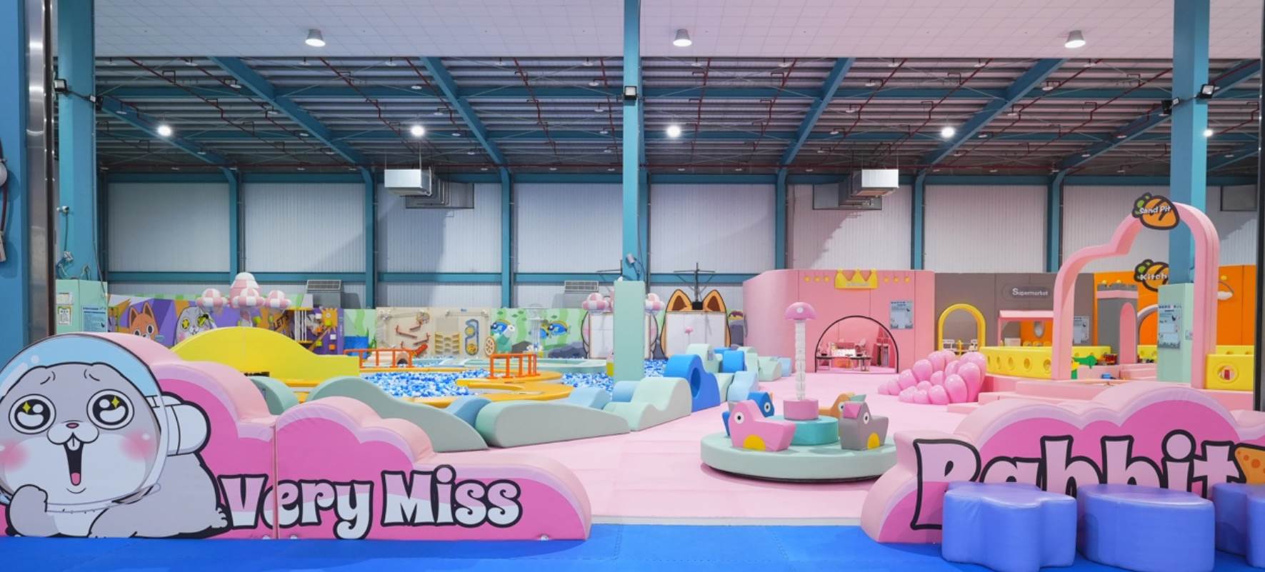 以遊戲挑戰為核心，透過關卡設計，讓孩子們鍛鍊判斷力與反應力。在好想兔的帶領下，孩子們能突破層層挑戰，成為最勇敢的冒險者。（圖／業者提供）