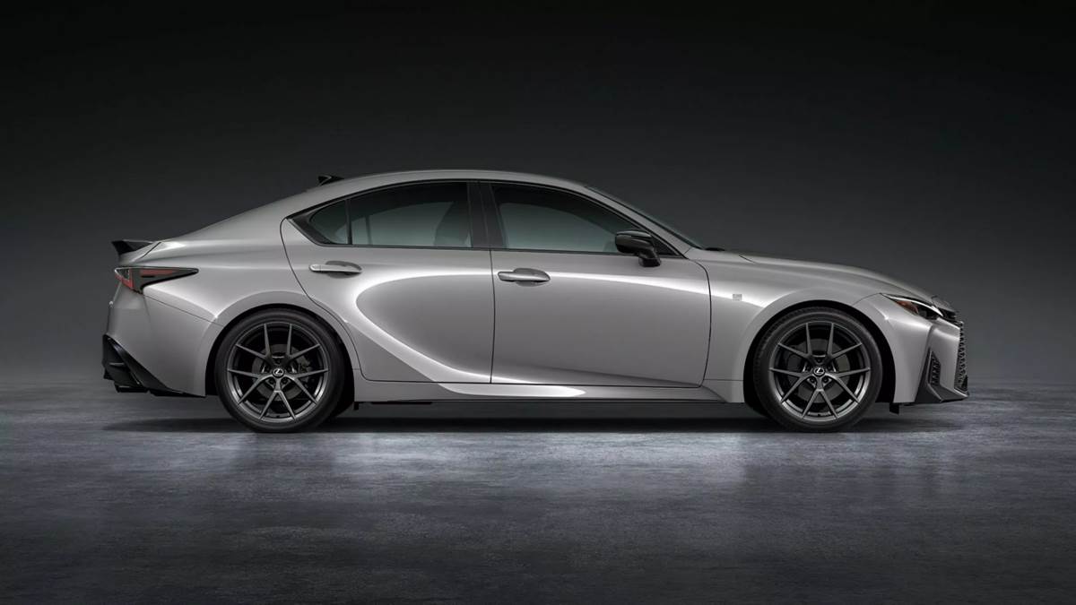 車輛規格沒有改變，整體線條依舊維持著跑格風範。（圖／Lexus提供）