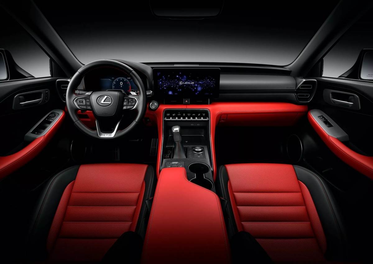 內裝方面的更新較為明顯，尤其針對駕駛者體驗與科技操作便利性進行了強化。（圖／Lexus提供）