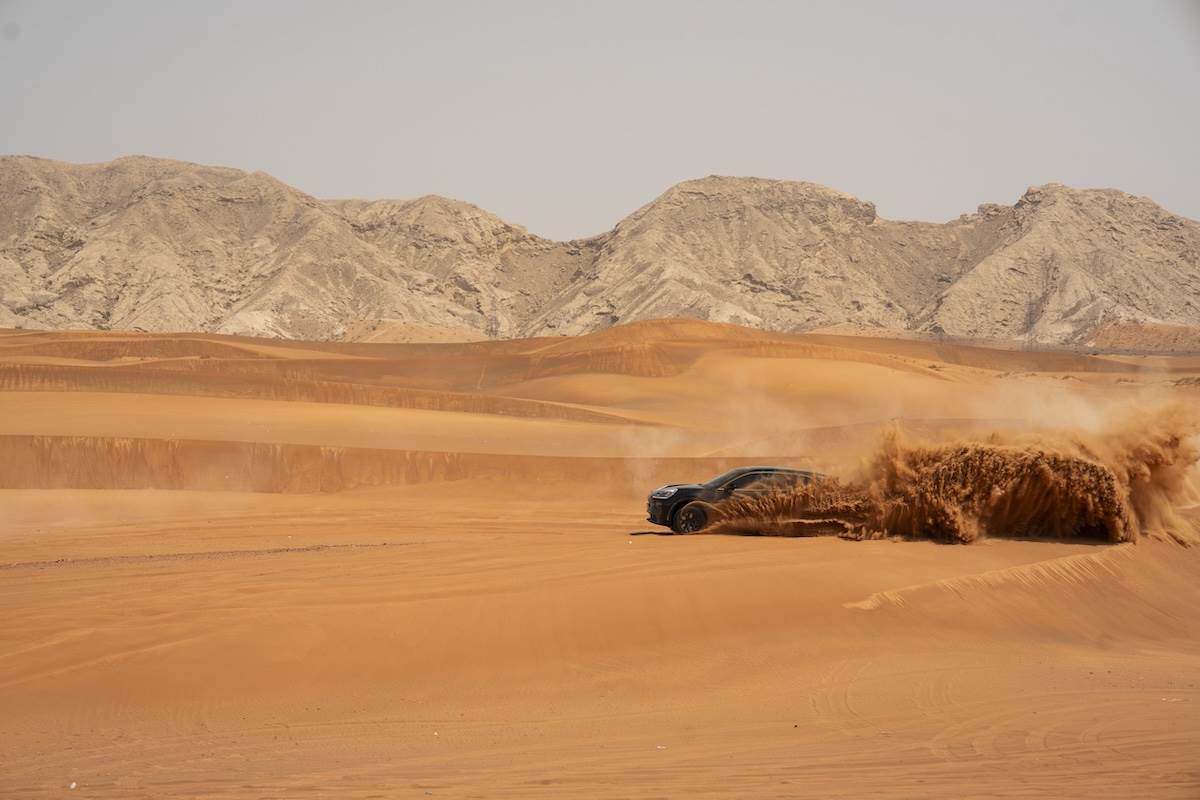 在海灣國家或美國死亡谷等炎熱地區，空調系統、電池和驅動系統的耐熱管理等，都必須在最高達攝氏50度的溫度下進行嚴苛的功能測試。（圖／Porsche提供）