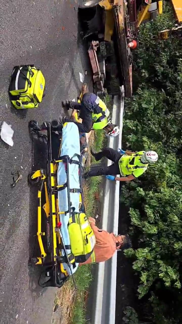 aa854a8c-b716-4683-8d47-700897a60a6c.mp4_snapshot_00.01.763