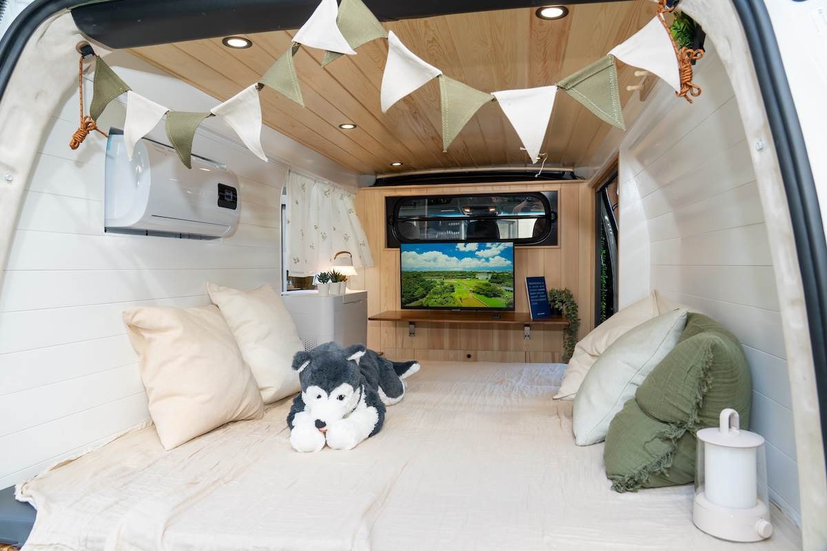 圖為STARIA CAMPER旗艦款，但圖中的冷氣與冰箱不在配備清單中。（圖／林昱丞攝影）