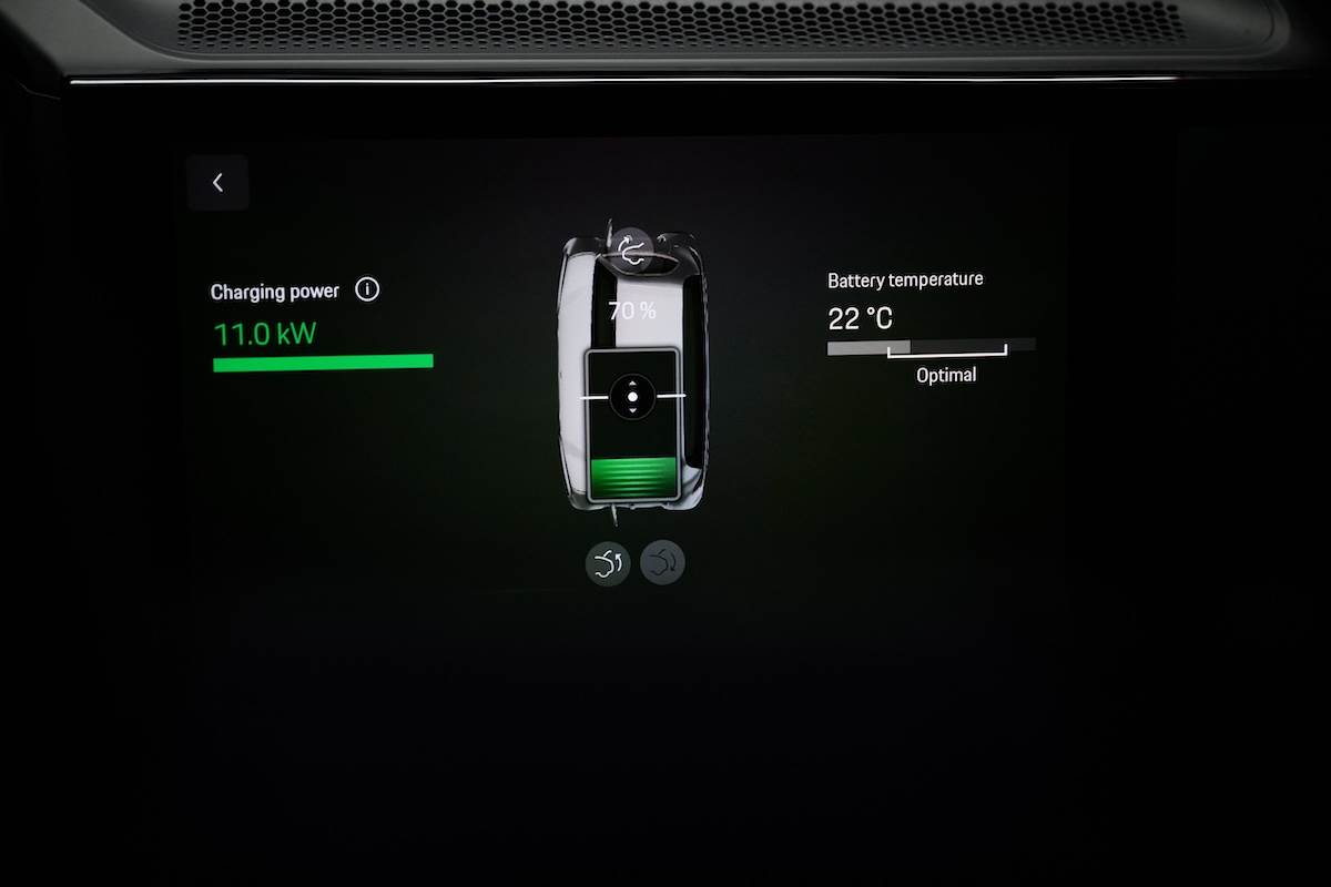 Porsche Wireless Charging最高可達11 kW充電功率，已達AC交流充電的水準，電網到電池的能量傳輸效能最高可達90%。（圖／Porsche提供）