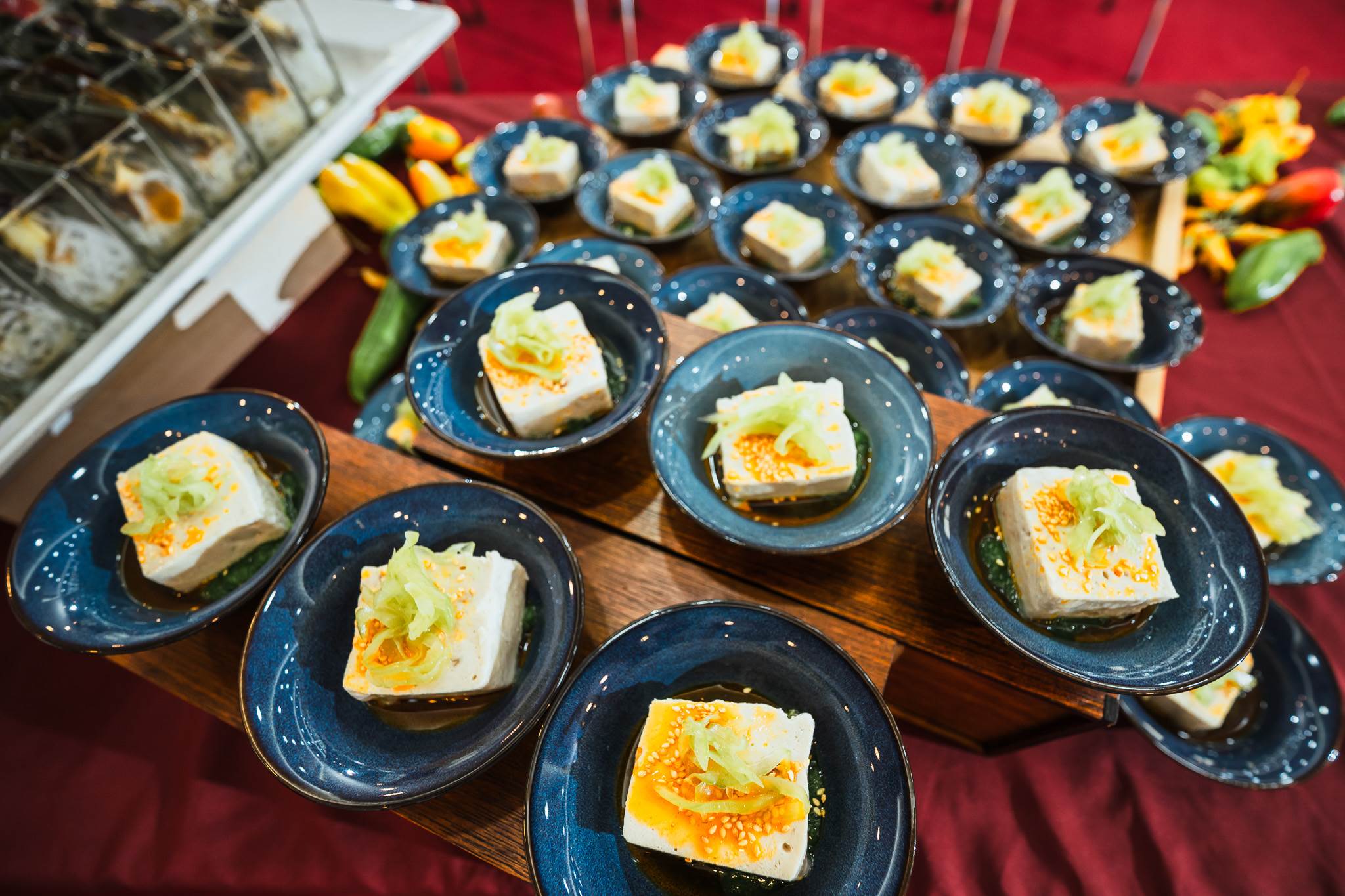 林仁中主廚於講座現場示範創意料理。（圖／花蓮縣政府提供）