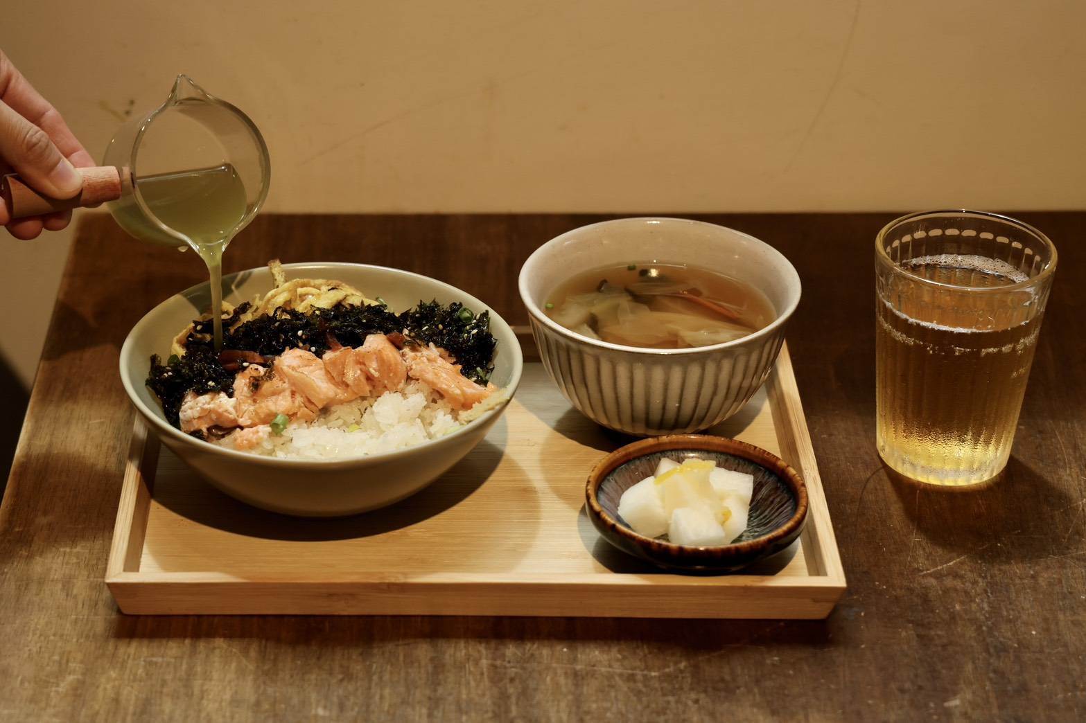 3_坪林在地環保餐廳「坪感覺 Just Pinglin 茶食農創空間」使用在地食材以降低碳排，讓飲食也能實踐環境友善。