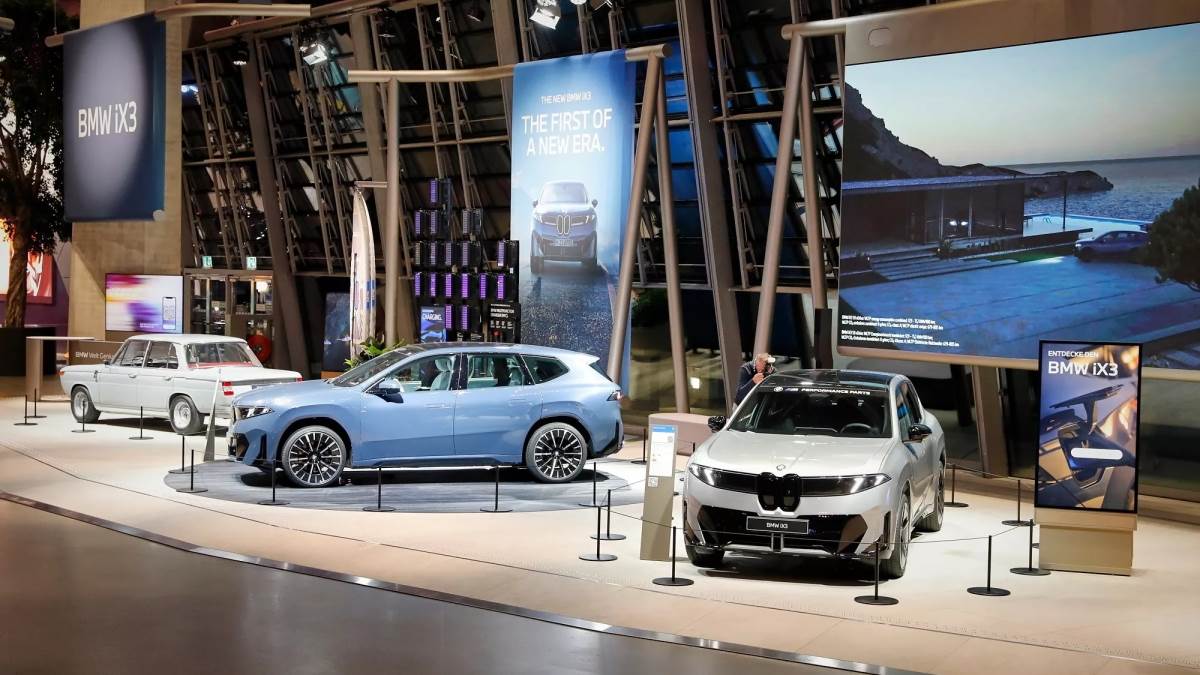 經銷商現在轉為負責展示、試乘、交車等與客戶接觸以及售後服務，也失去的自我定價能力。（圖／BMW提供）