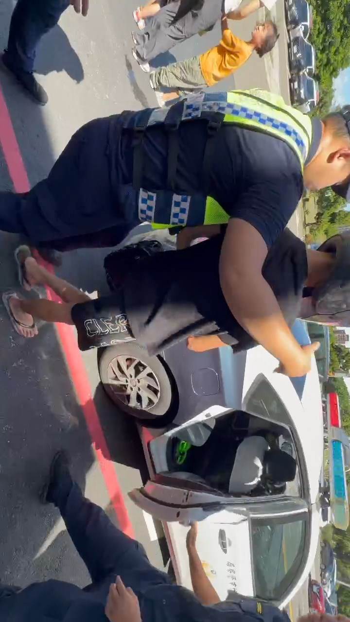 780122871.950042.mp4_snapshot_00.04.944