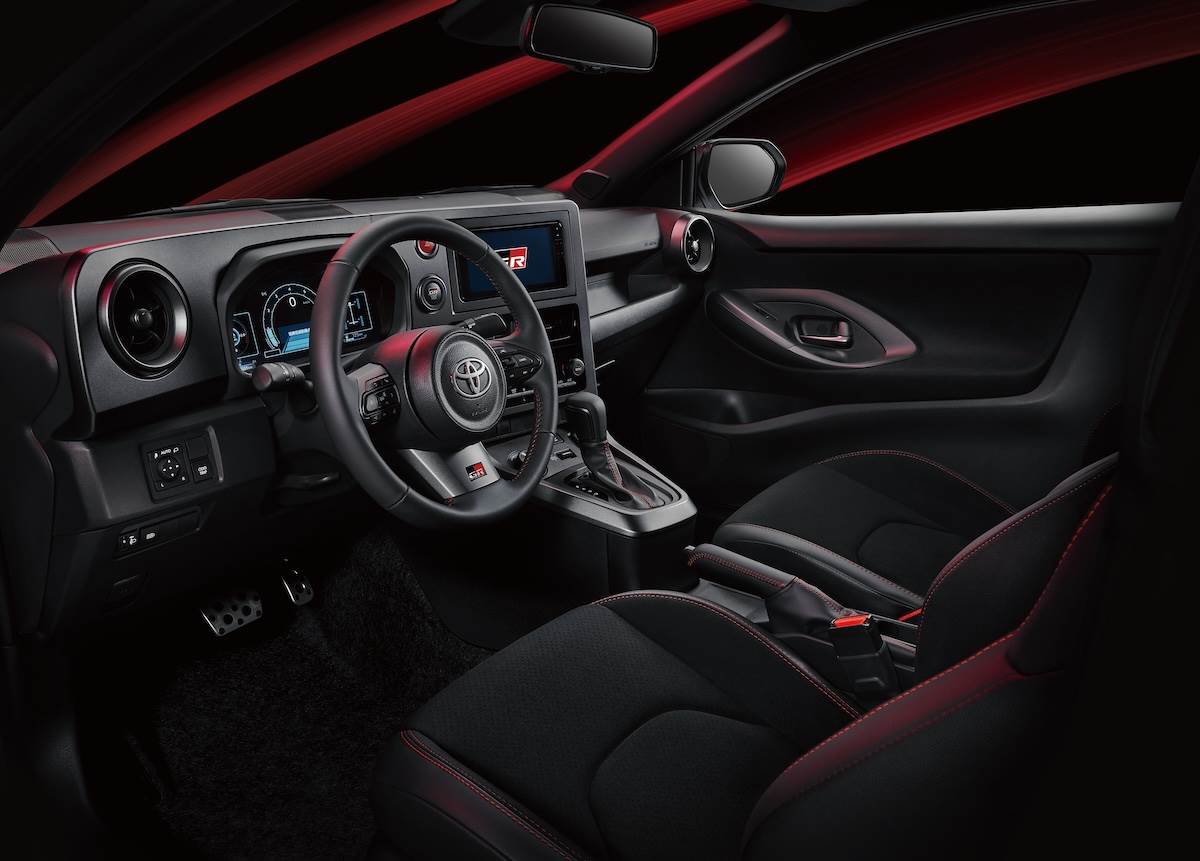 DAT變速箱能依據駕駛油門與煞車深度,精準判斷當下最適合的檔位,並且變速箱使用高耐熱材質,結合特殊軟硬體設計,實現世界級的換檔速度。(圖/和泰汽車提供)