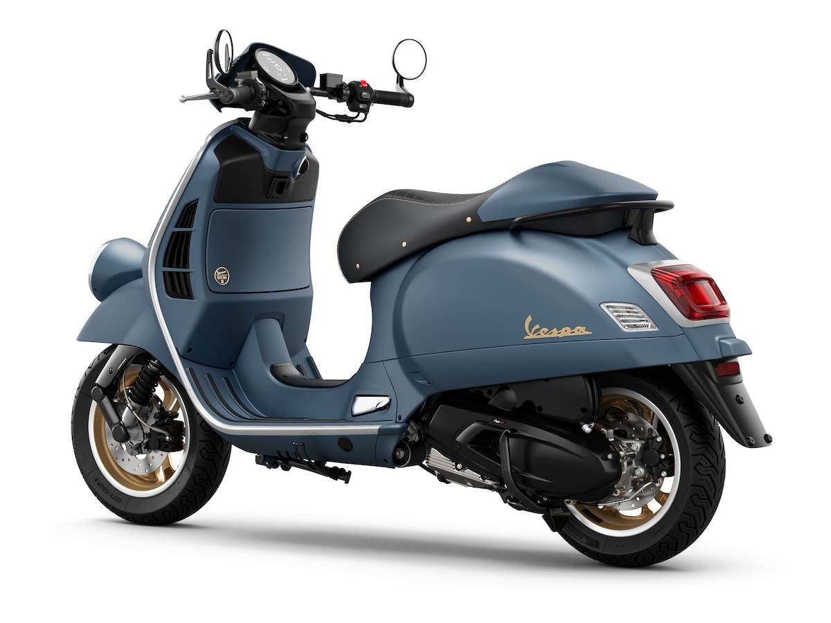 手套箱飾有Vespa Officina 8藍金徽章。（圖／太古運通提供）