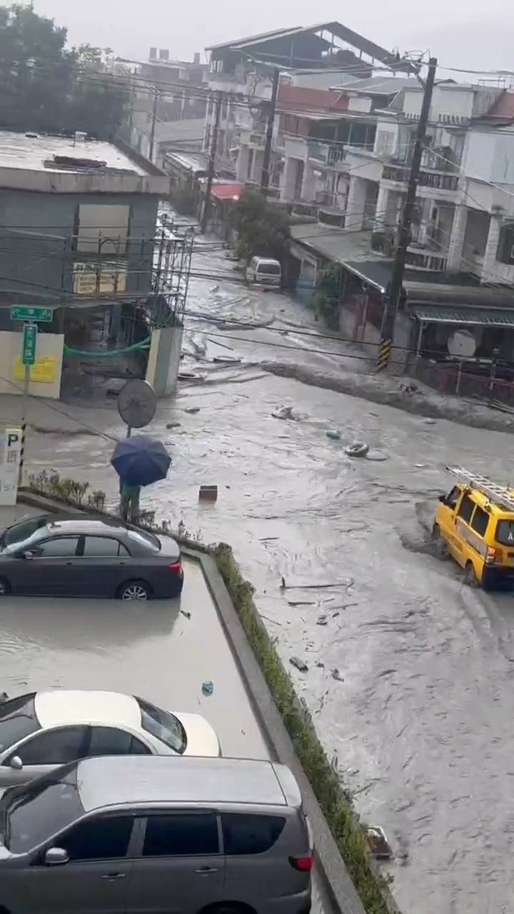 efb5fc1d-4538-4847-911a-57d260e22dcb.mp4_snapshot_00.01