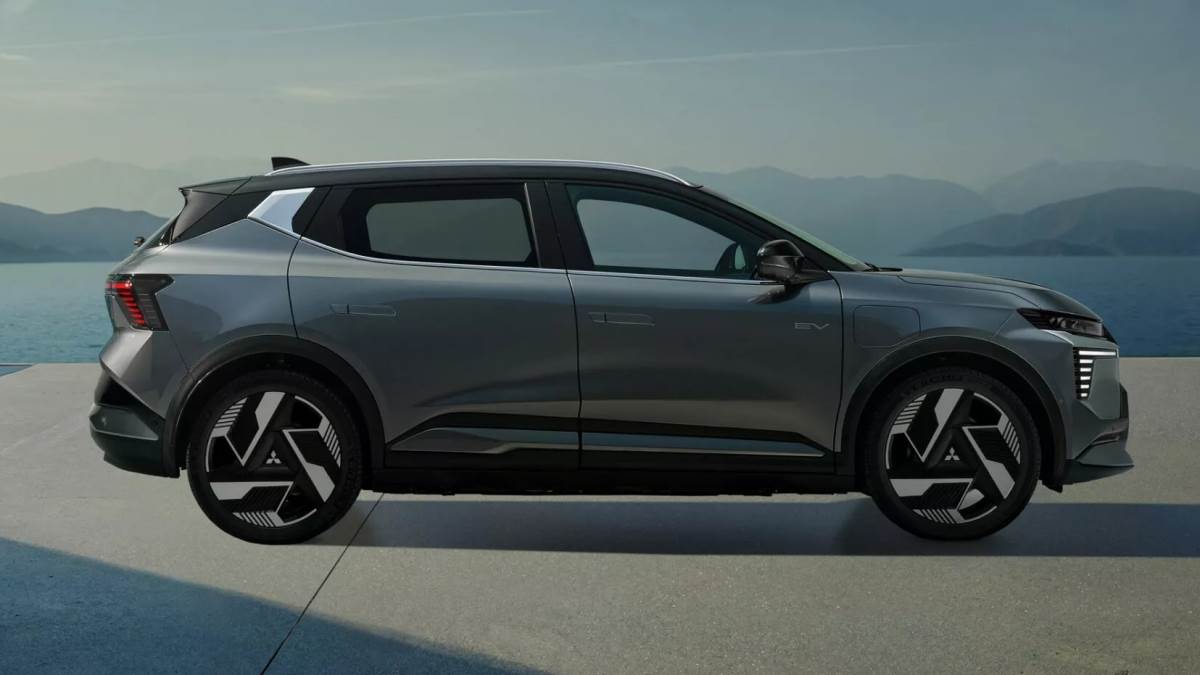 Eclipse Cross電動版長度為4,470 mm，軸距增加至2,785 mm，比舊款燃油版稍微短一些但軸距更長，有助於車室空間與乘坐舒適性。（圖／三菱提供）