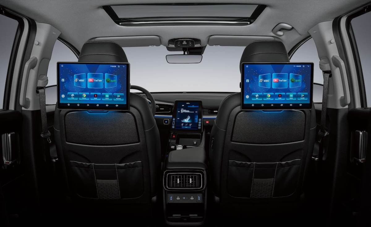 後排可選配雙13吋影音螢幕。（圖／南陽實業提供）