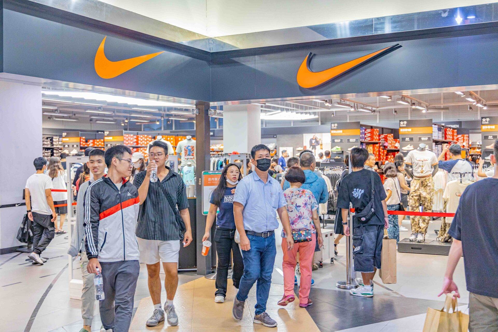 義大Outlet NIKE人潮照。（圖／義大提供）