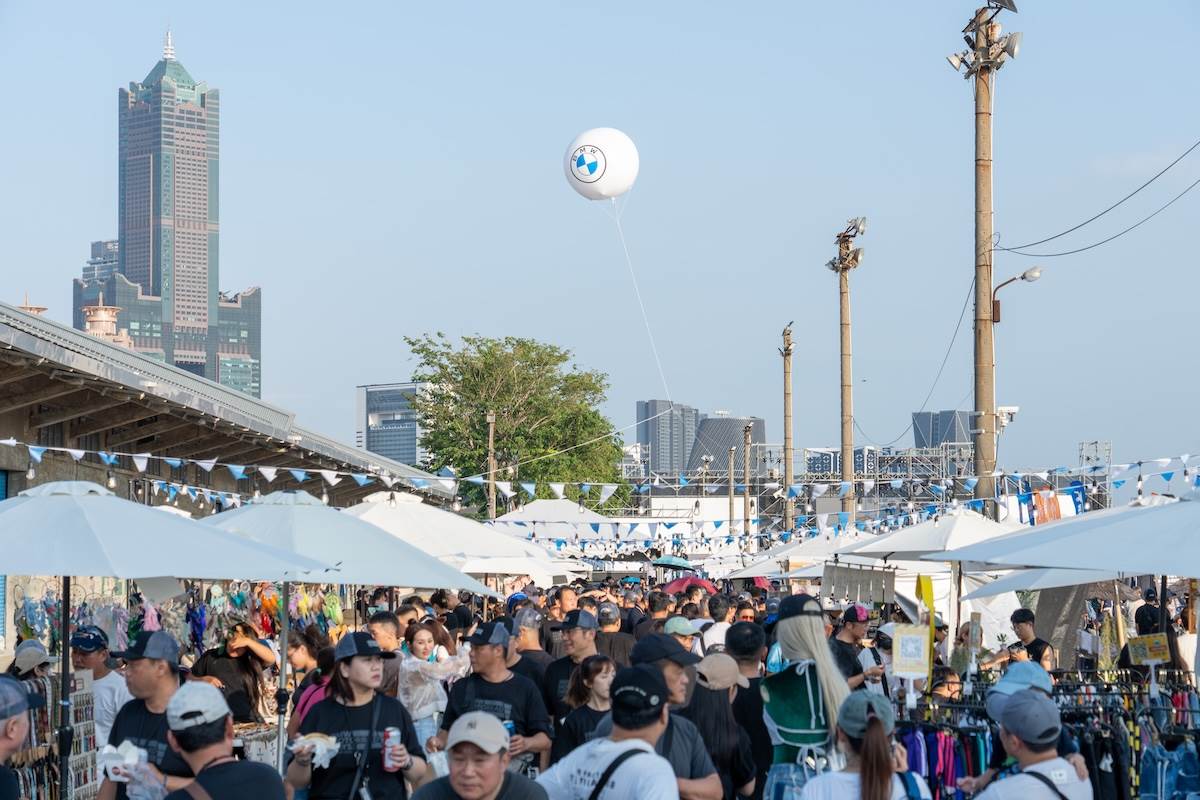 免費的市集區域人山人海。（圖／林昱丞攝影）