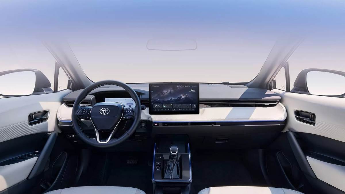 車內的科技配備更加豐富,並且搭載更新版本的多媒體系統。(圖/豐田提供)