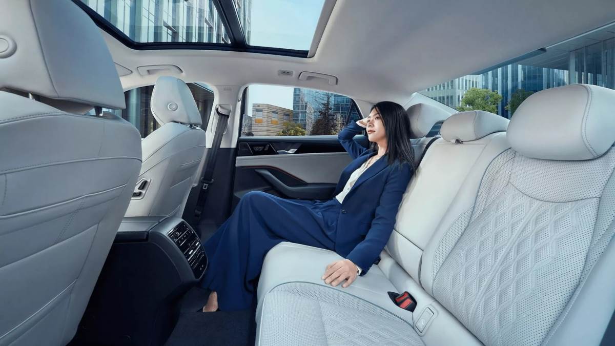 邁騰在中國市場可視為長軸版的Passat,軸距更大代表在空間表現將會更好。(圖/福斯提供)