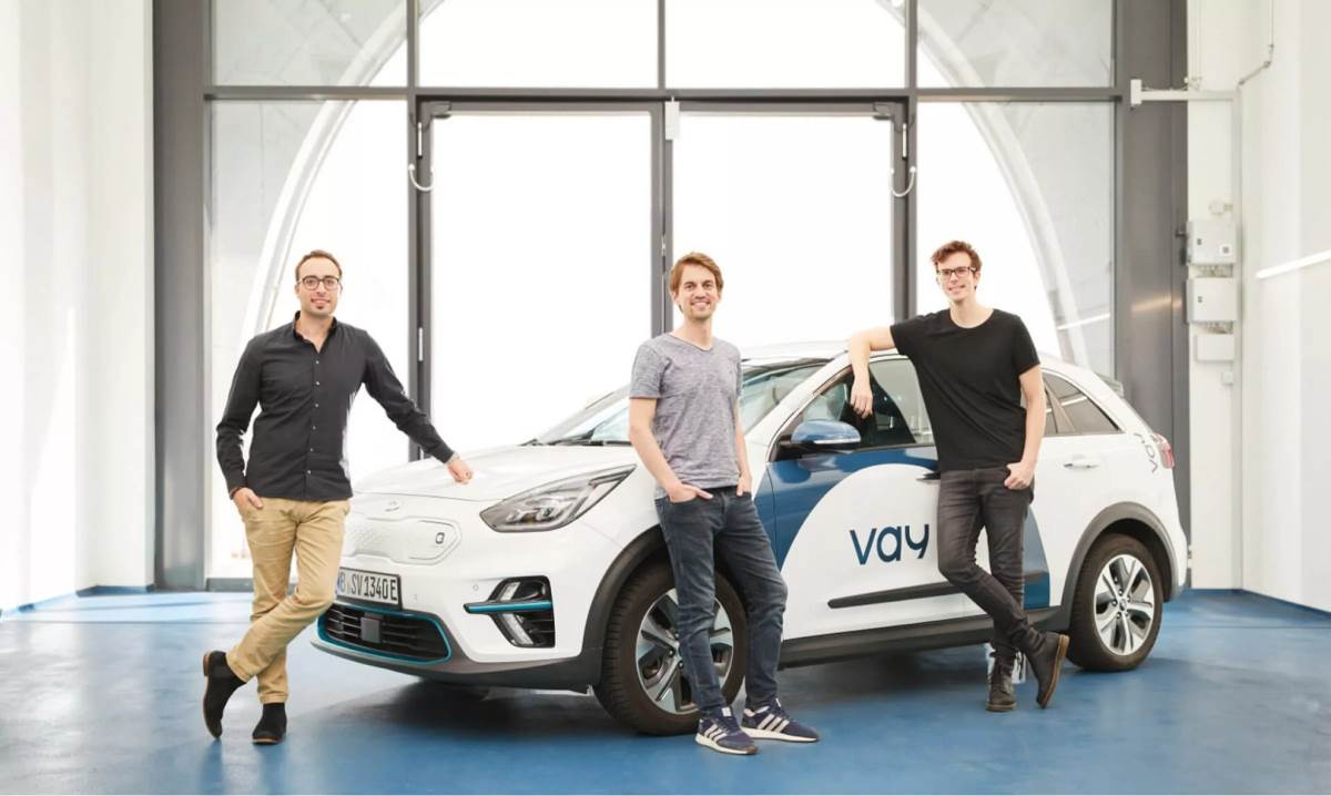 這種模式雖具創新與吸引力,但也面臨許多挑戰與風險,訊號延遲與事故責任都可能是這項科技的一大考驗。(圖/Vay提供)