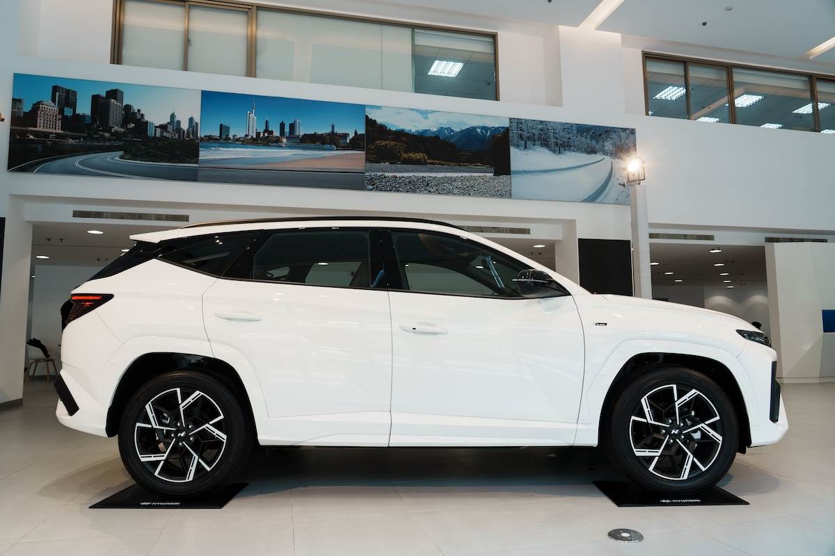 TUCSON L N Line換成19吋性能跑格鋁圈，更具有氣勢，葉子板上也有N Line專屬徽飾。（圖／林昱丞攝影）