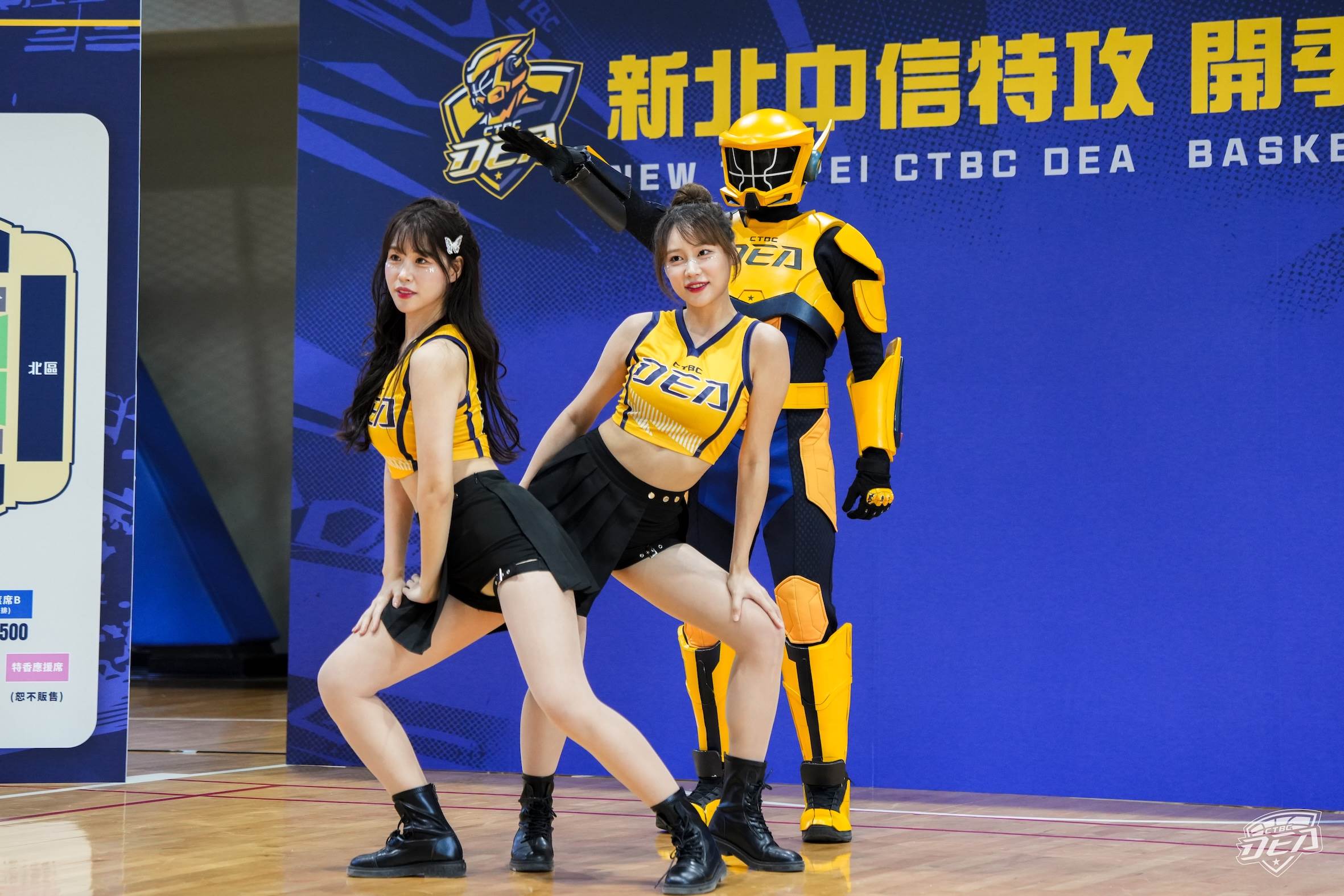 中信特攻新聞稿－中信特攻啦啦隊「Passion Sisters」韓援－JJUBI、金渡兒與中信特攻吉祥物「Thunder 桑德」.JPG