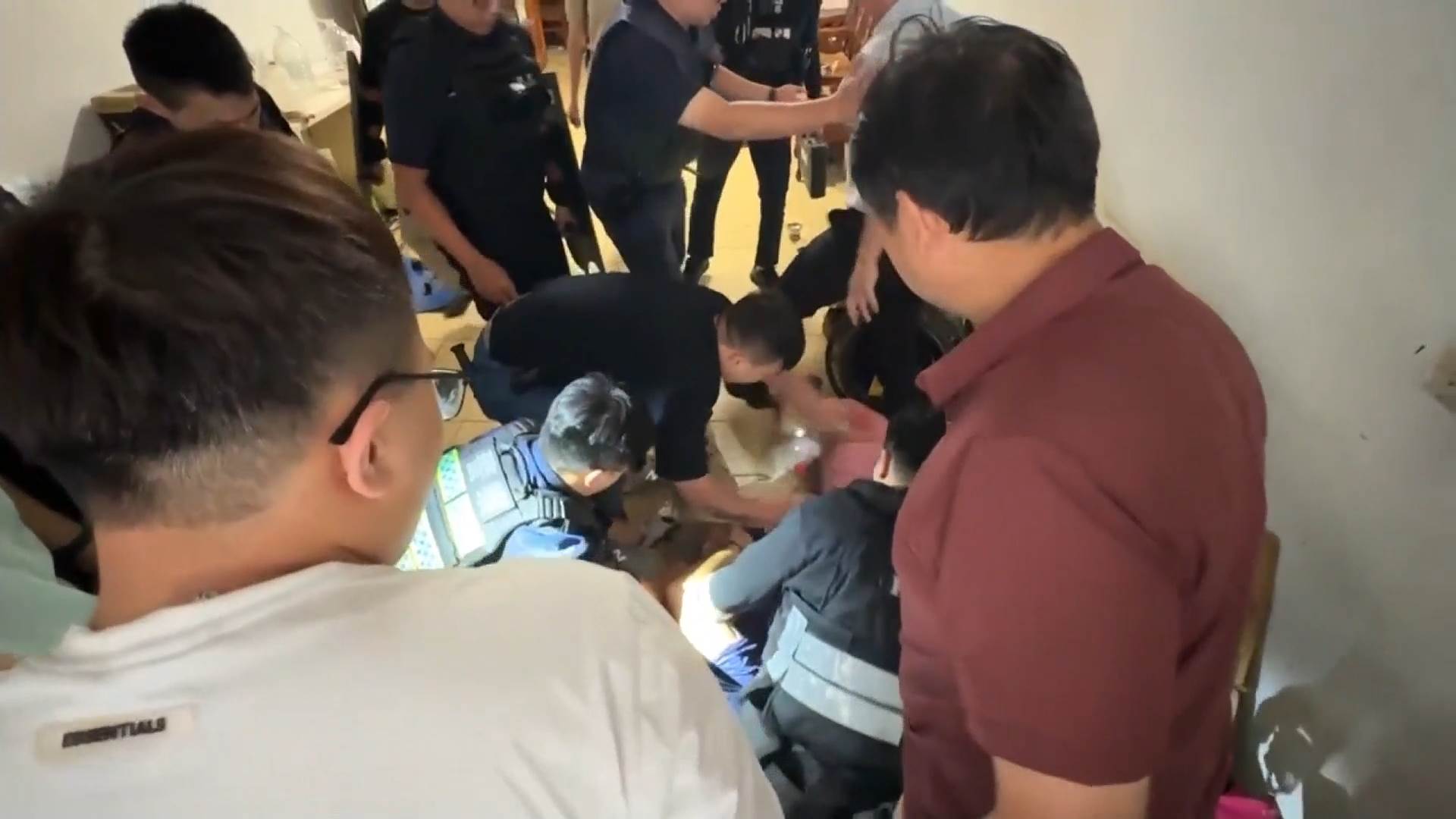 #1_Channel 3---2025_10_02---18_00_40---H264  8 bit---202---split002.mp4_snapshot_06.48.362