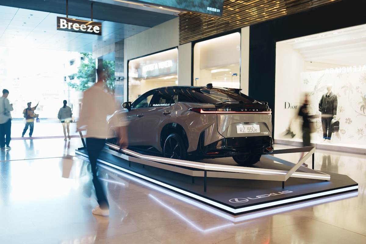 大秀現場，Lexus將同步展示純電豪華休旅RZ 550e  F Sport、富有時尚跑格魅力的LC 500 Convertible與時髦前衛的都會跨界休旅LBX。（圖／林昱丞攝影）