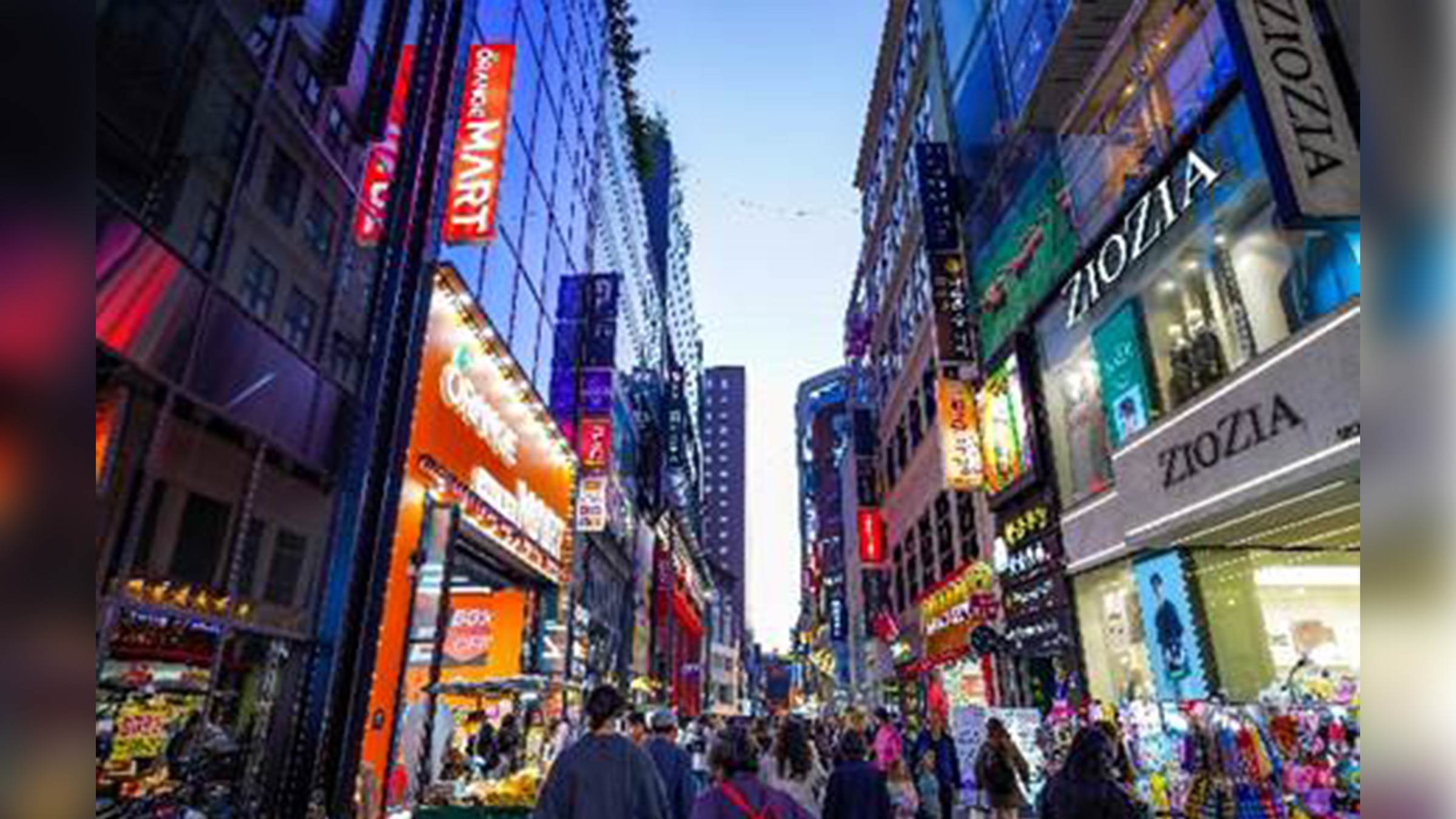 弘大商圈是年輕人和潮流文化的聚集地。（圖／找到了旅行社提供）