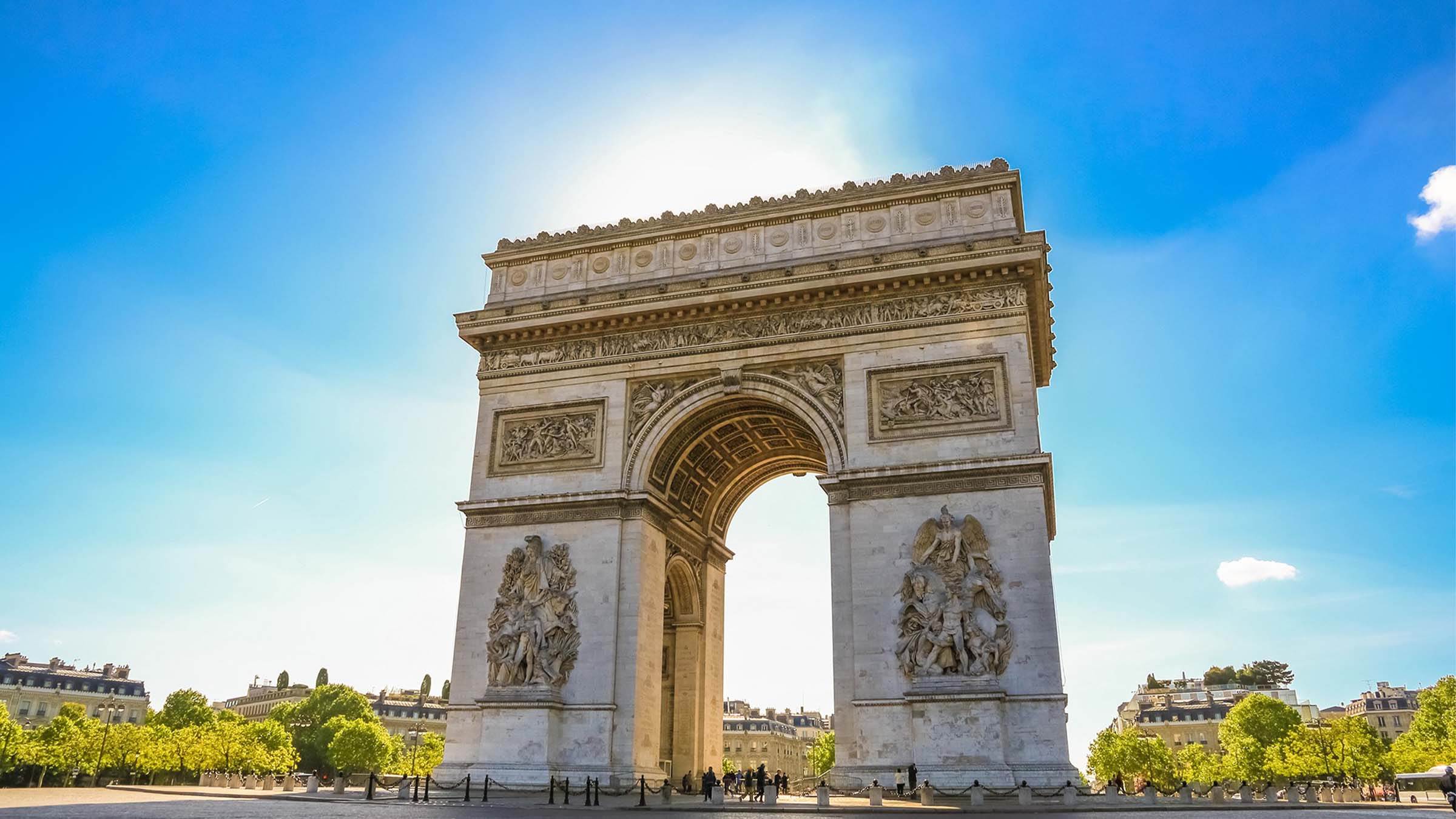 從香榭麗舍大道漫步至雄偉的凱旋門，再到協和廣場，親眼目睹歷史與藝術的震撼。（圖／找到了旅行社提供）