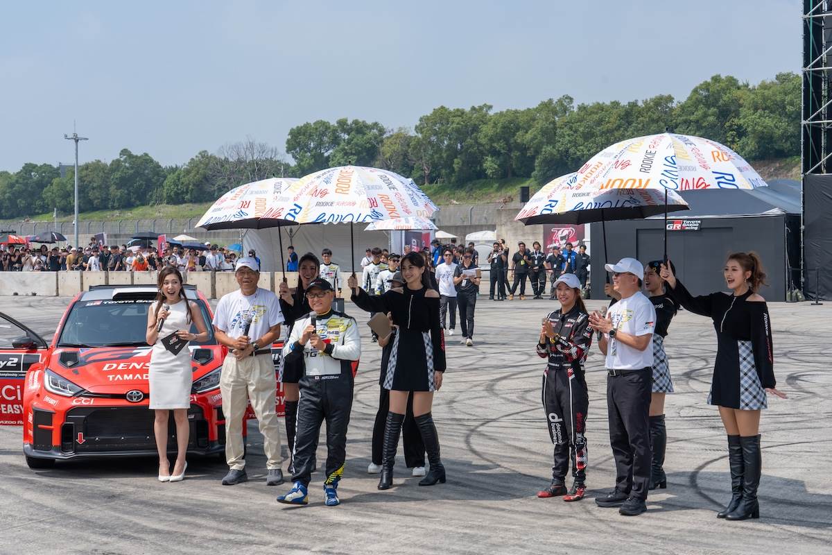 Toyota會長豐田章男以「MORIZO」之姿「飄移」出場，吸引大批民眾一起熱血「應援」。（圖／林昱丞攝影）