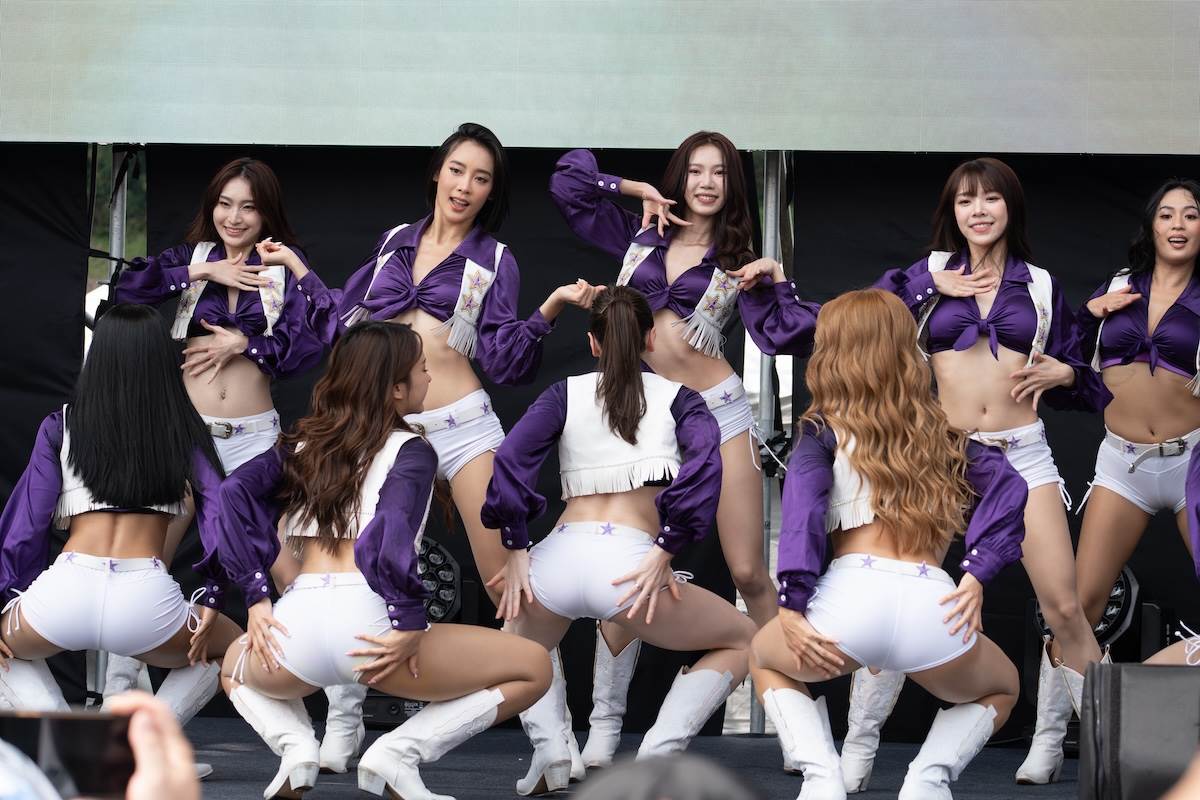 舞台區有實力創作歌手蕭秉治、全能唱跳歌手鼓鼓呂思緯，以及美式啦啦隊LuxyGirls兩日接力演出。（圖／林昱丞攝影）