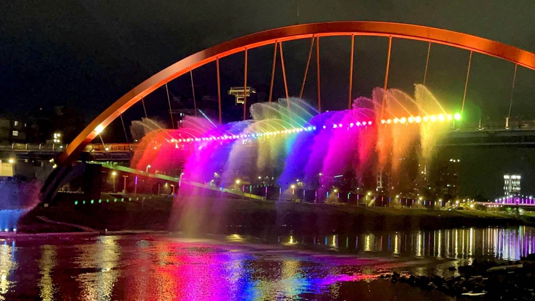 「2025台北水舞嘉年華」10／7-10／19天天都有精彩水舞秀。（圖／臺北市政府觀光傳播局）