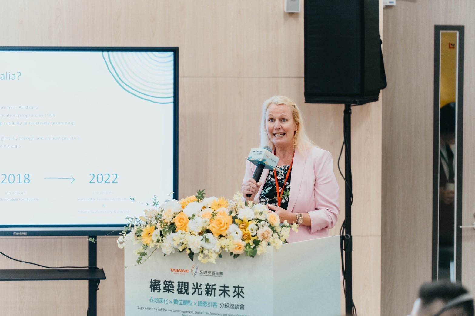 澳洲生態旅遊協會執行長Elissa Keenan進行專題演講「Supporting Indigenous Tourism – The Australian perspective」。（圖／交通部觀光署提供）