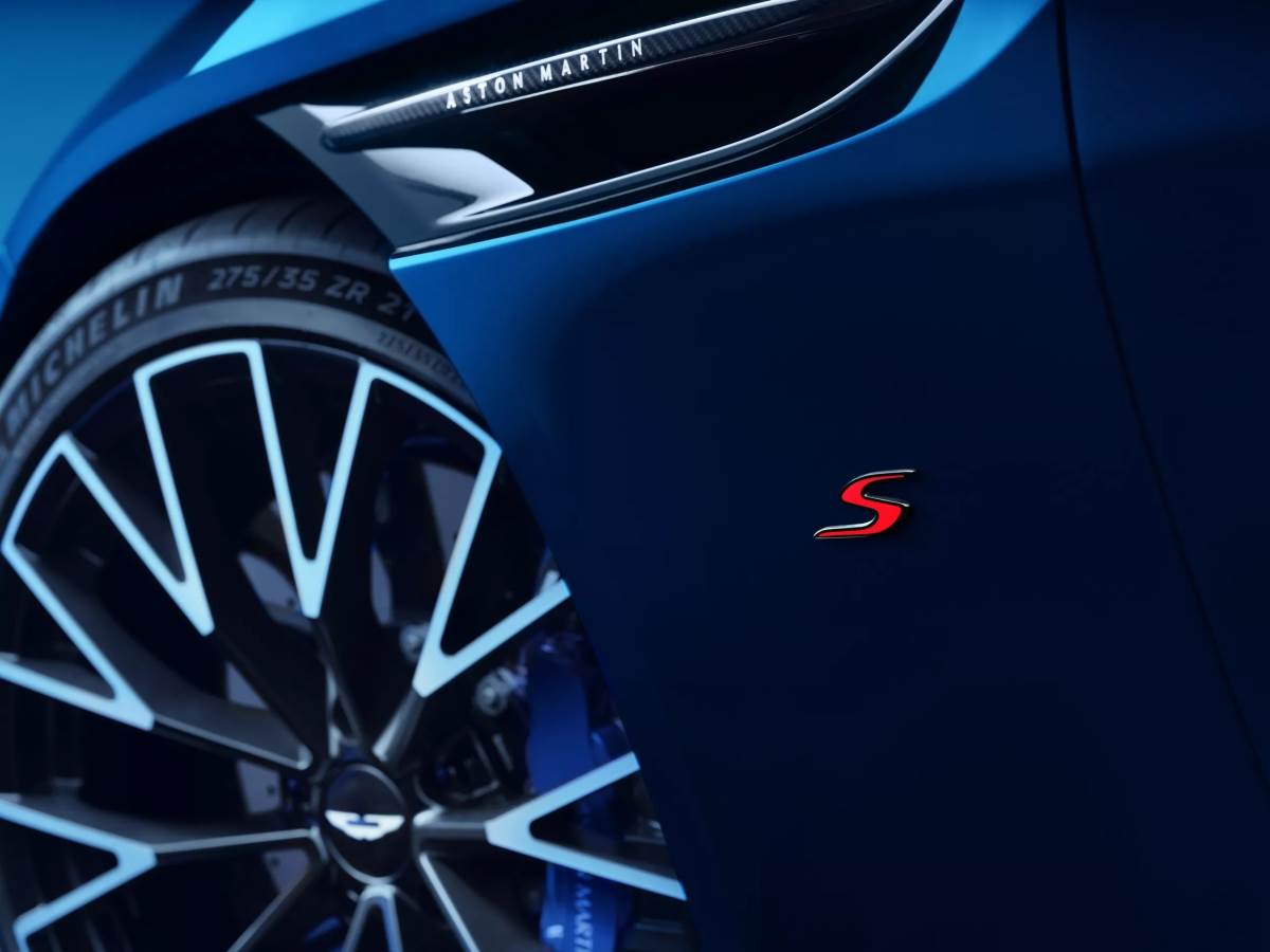 車輛隨處可見「S」標誌廠徽,象徵著這輛車的特殊之處。(圖/Aston Martin提供)