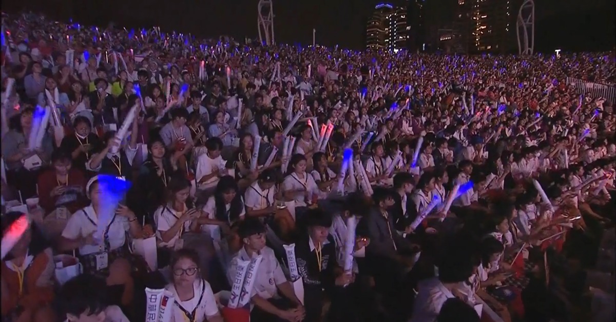 根據觀光局統計，文心森林公園及周邊總共湧入5.5萬人次一同慶祝國慶晚會。（圖／東森新聞）